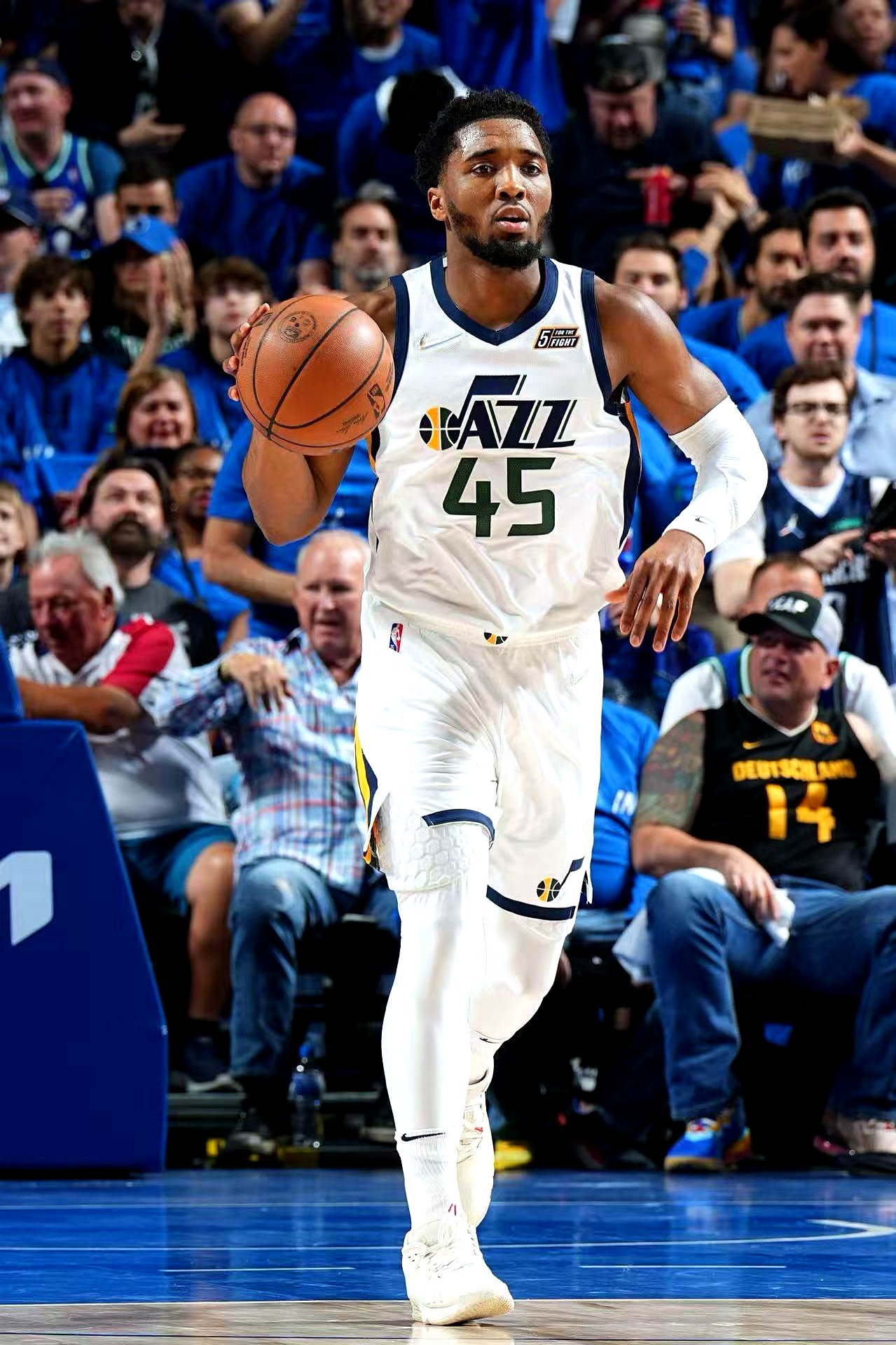 多米体育网页版关于冲刺阶段欧篮联焦点战，夏洛特黄蜂绝杀压哨，更衣室稳定，年轻球员得到机会的信息