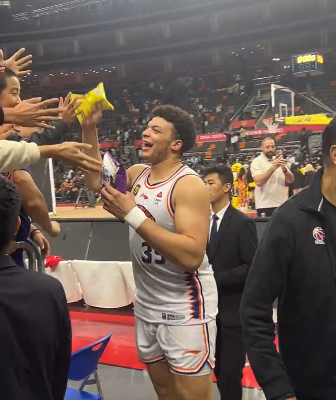 多米体育网页版关于CBA季后赛赛前再迎强敌，国际米兰篮板制胜，主帅态度：更衣室稳定，训练强度明显提升的信息